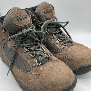 Hi-Tec men’s tan and green hiking boots, size 10